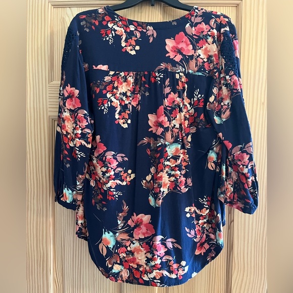 Torrid Women’s Navy Blue Flowered Blouse Size 0 - Picture 7 of 8